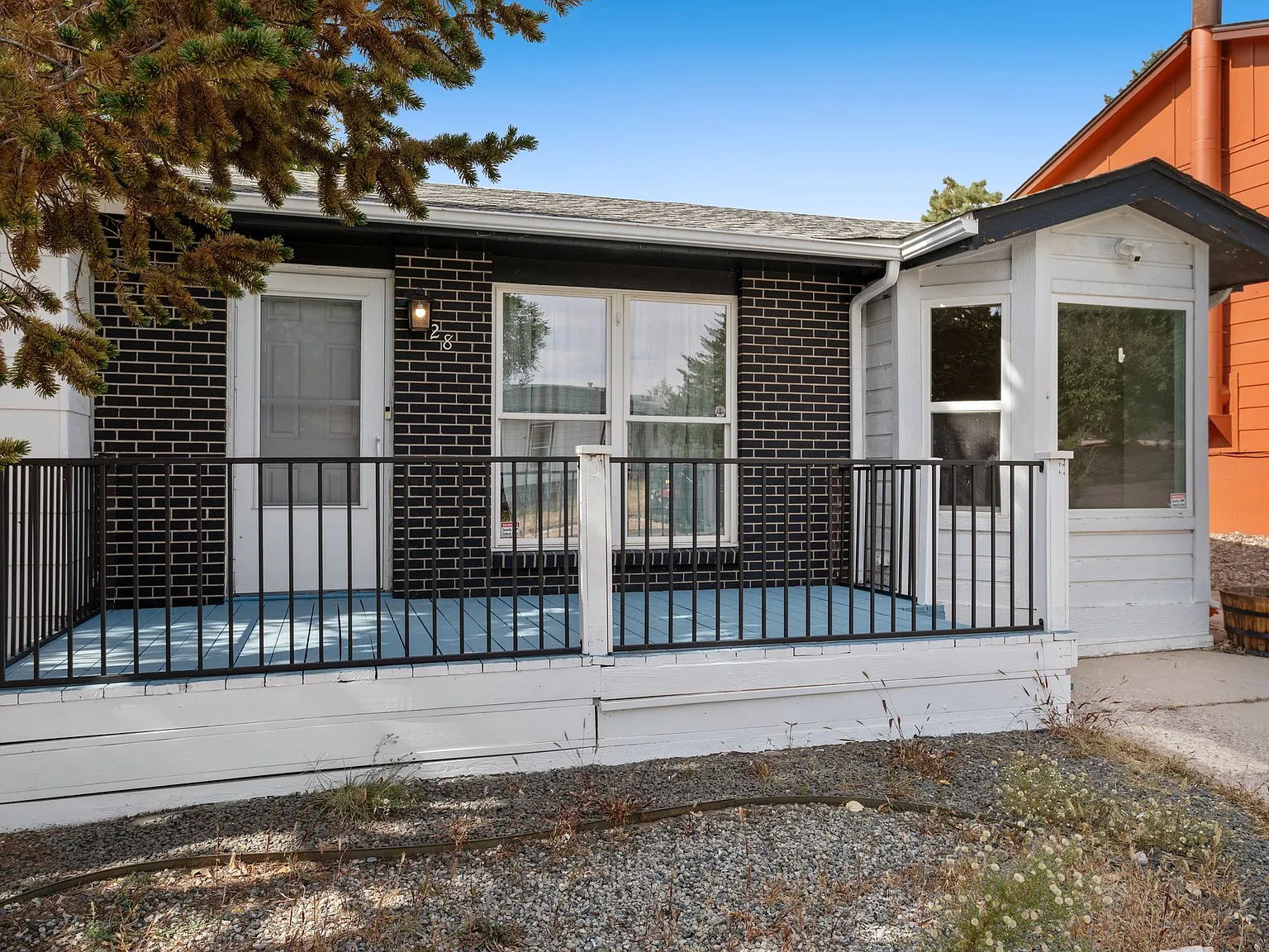 4 bed, 1832 sqft, $2,300 — Photo 3