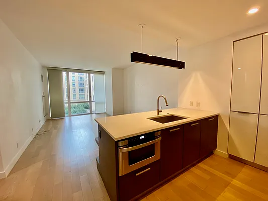 Rented by R New York | media 24