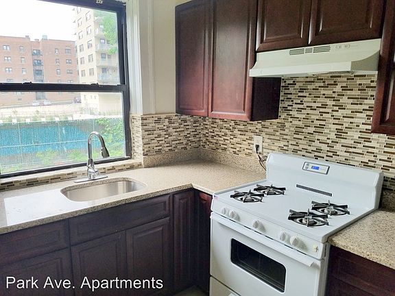 5th image of 552 Park Ave APT 2W