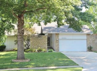 10214 W 99th Ter, Overland Park, KS 66212
