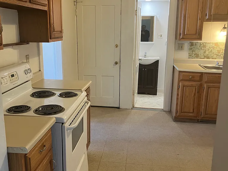 11 Pleasant St #4 — Photo 10