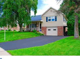 56 Wesleyan Dr, Reading, PA 19607