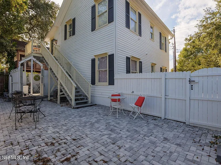 251 Charlotte St #B — Photo 14