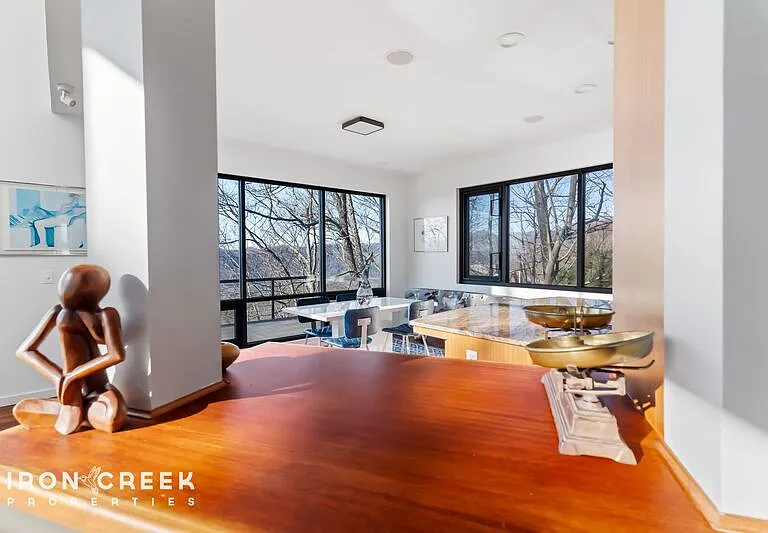 910 Rockhold Dr — Photo 18