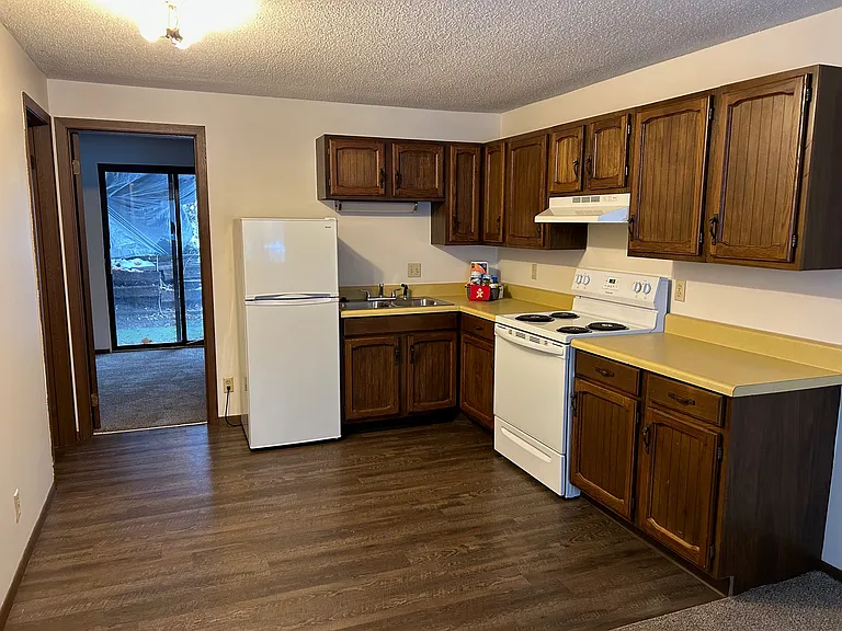 647 Hillside Cir #2 — Photo 4