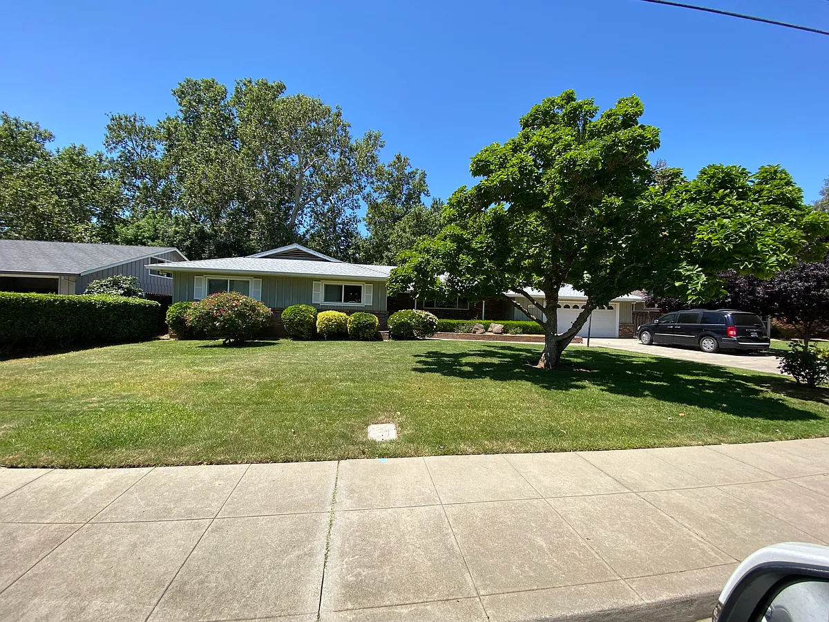 Building Photo - 1672 Park Vista Dr