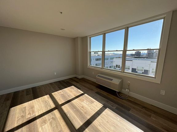 2nd image of 50 Norfolk St #4