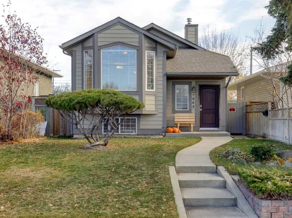 1042 W 17a St NE, Calgary, AB T2E 4V3