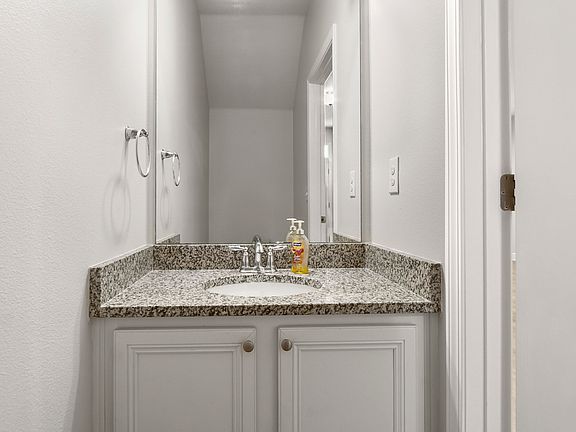 5th image of 1881 Pointe Dr