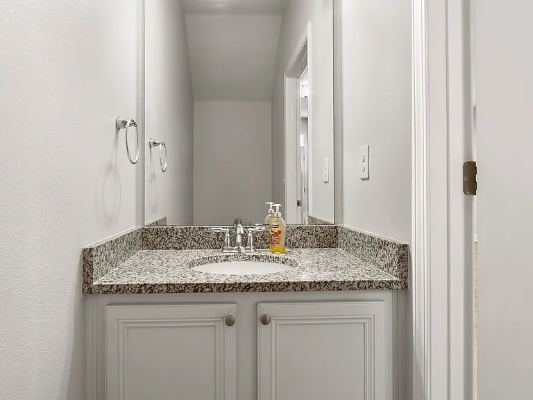 1881 Pointe Dr — Photo 5