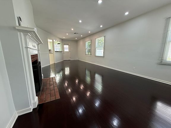 4th image of 3017 Urban Ave