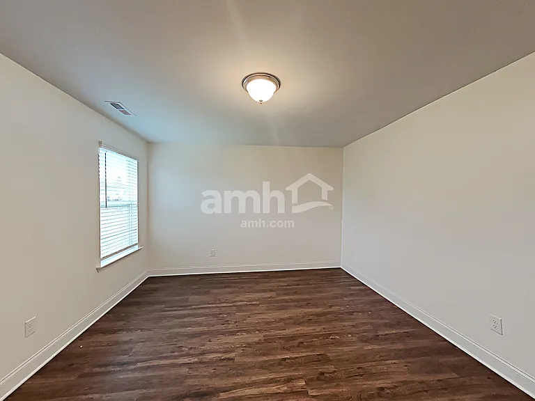 2128 Laurel Village Cir — Photo 16