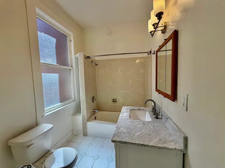 1899 California St #10 — Photo 7