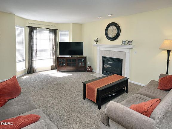 3rd image of 3073 Valley Glenn Cir