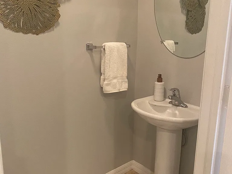 960 Hampton Cir — Photo 5