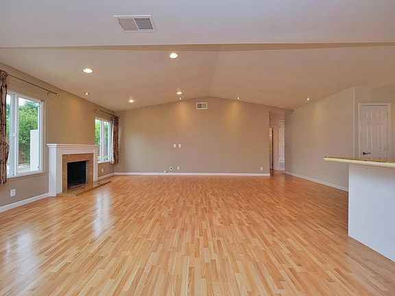 5th image of 4923 Calistoga St