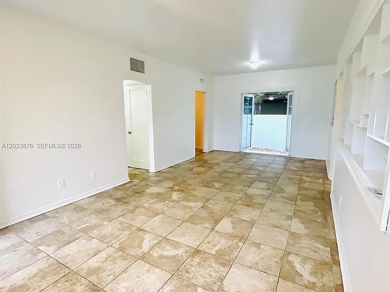 1020 SW 36th Ct — Photo 17