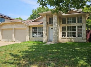838 Brentwood Dr, Grand Prairie, TX 75052