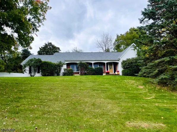 1 Stacey Dr, Clinton Twp., NJ 08801