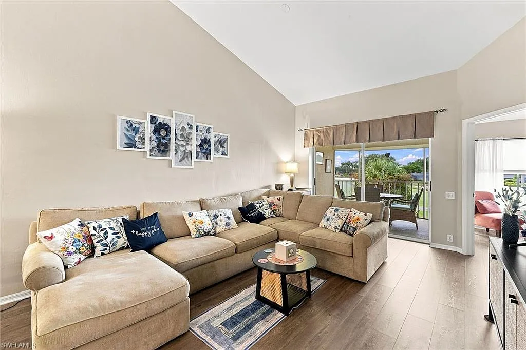 3 bed, 2.0 bath, 1312 sqft, $6,500 — Photo 3