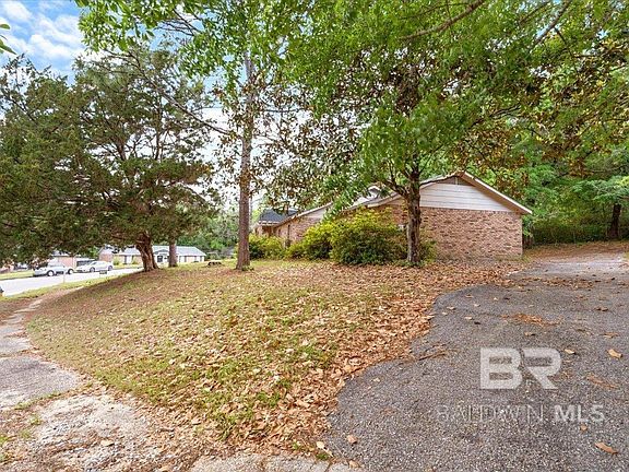 2nd image of 4600 Dogwood Dr S