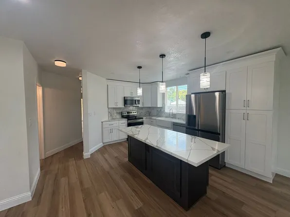 3962 44th St, Sacramento, CA 95820