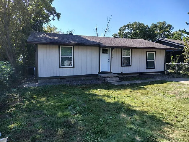 2306 Woodrow St — Photo 1