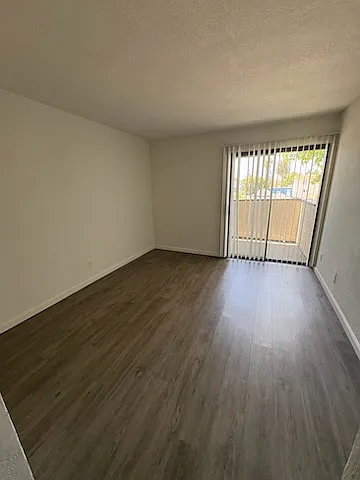 5453 Lemon Grove Ave — Photo 10