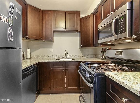 3rd image of 3352 W Hutchinson St #2