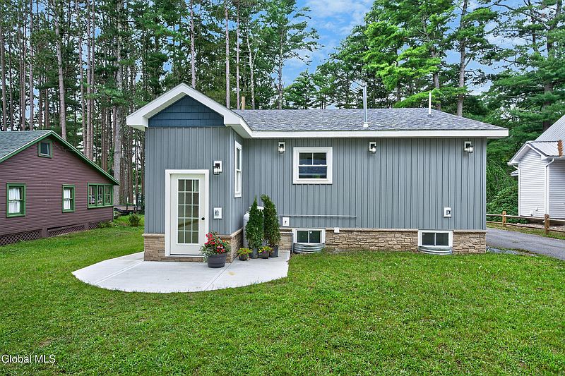 3rd image of 6027 Hermit Point Road