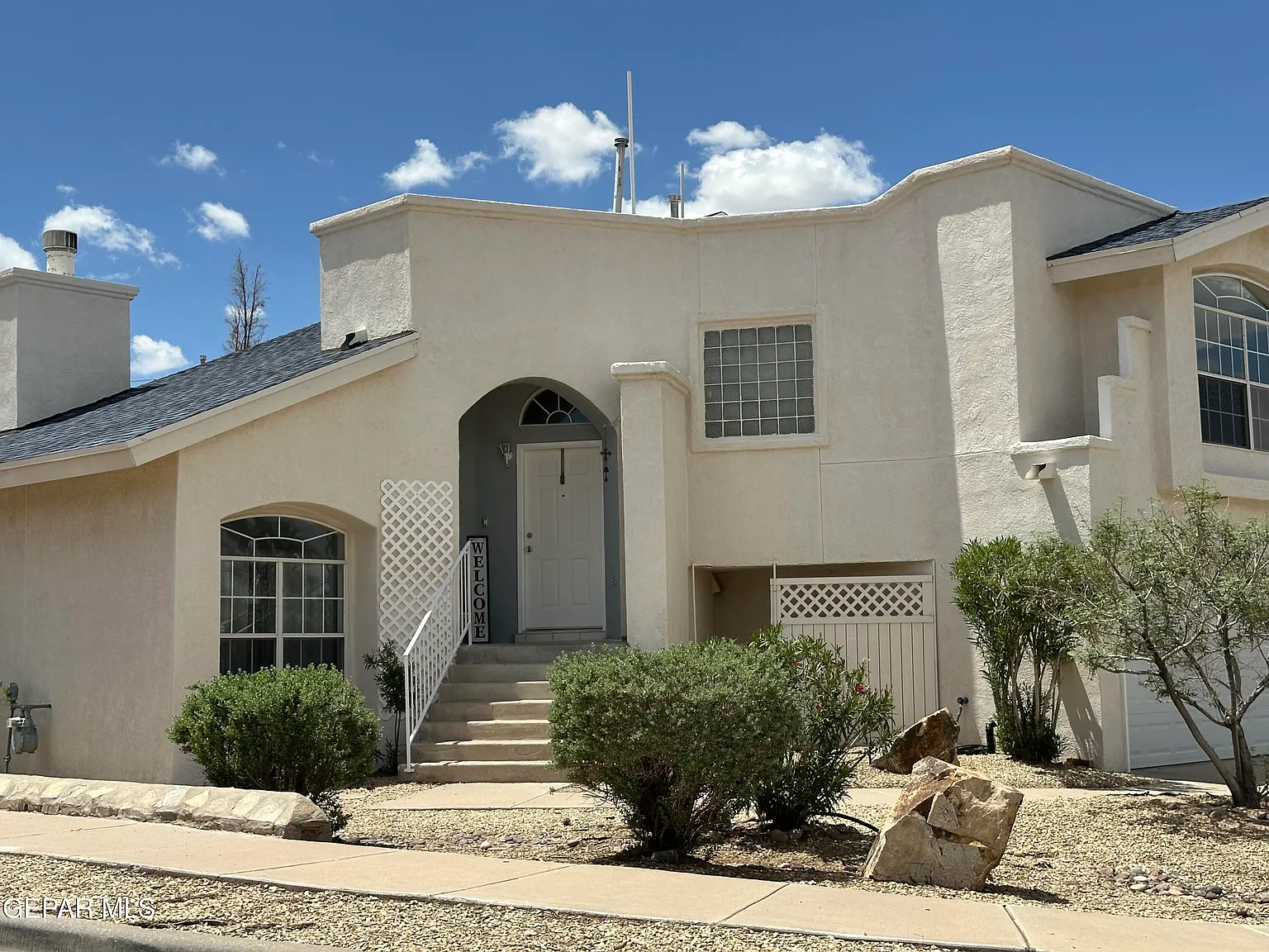 3 bed, 2.5 bath, 1598 sqft, $1,699 — Photo 2