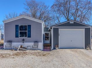 102 N Superior St, Tower Hill, IL 62571