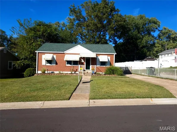 10107 Saint Katherine Ln, Saint Ann, MO 63074