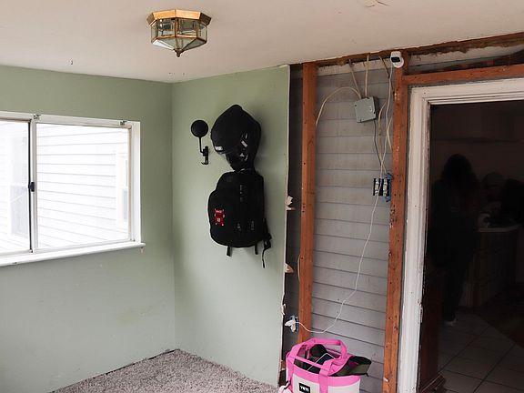 4th image of 18 Woodlawn Drive