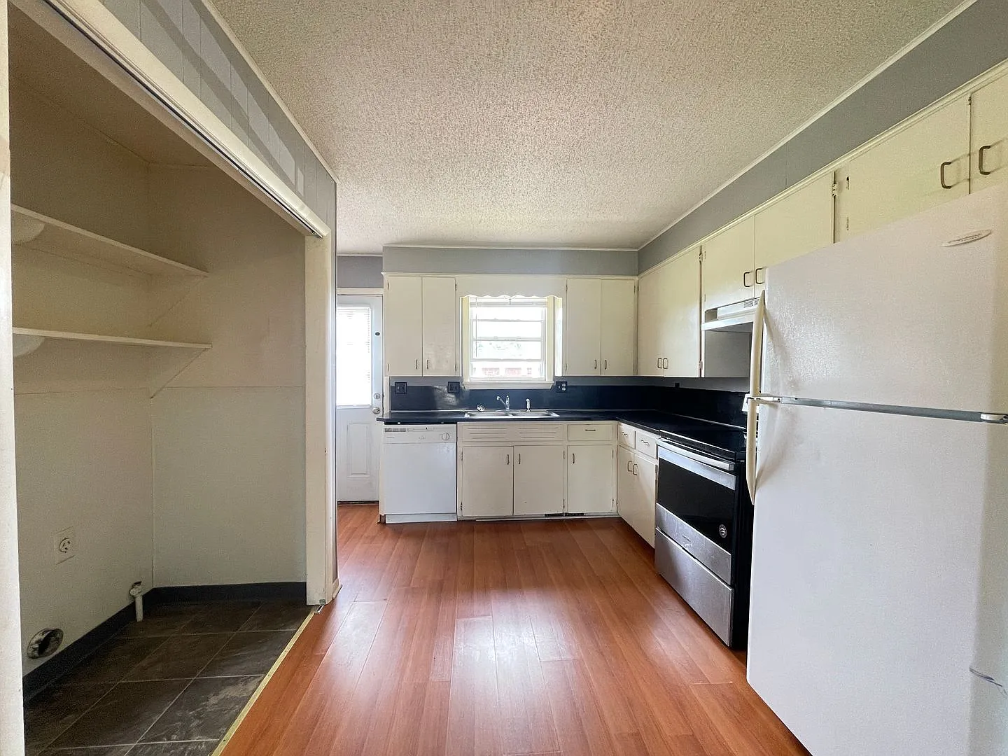 5364 S Hutchinson Ave — Photo 4