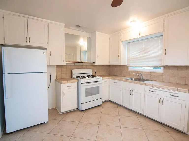 2168 Bacon St — Photo 3