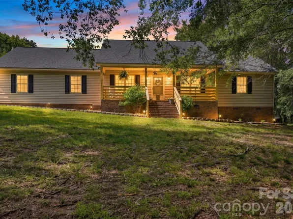 1739 Westbrook Rd, Edgemoor, SC 29712
