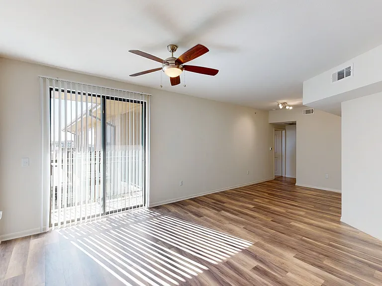 Residences at the Domain — Photo 93