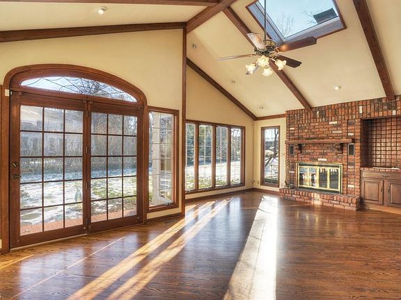 2nd image of 2831 Wildflower Dr
