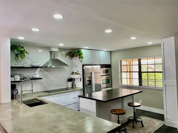 6406 ASPEN GLEN Circle #202, Boynton Beach, FL 33437