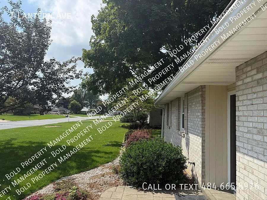Myerstown 3 bedroom 2 bath brick ranch in Lynncrest — Photo 2