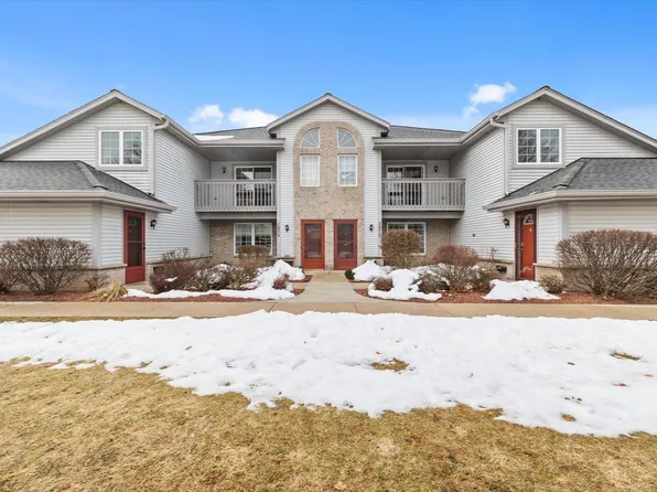 1075 Quinlan DRIVE #B, Pewaukee, WI 53072