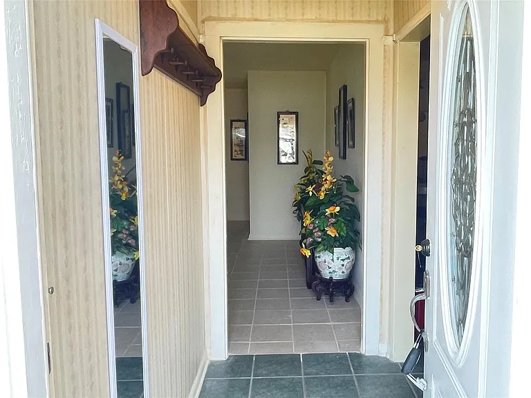 17 Manor Way — Photo 2