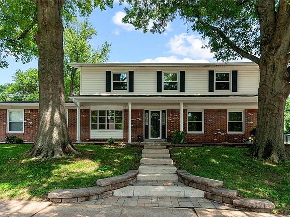 2nd image of 964 Fernway Ln