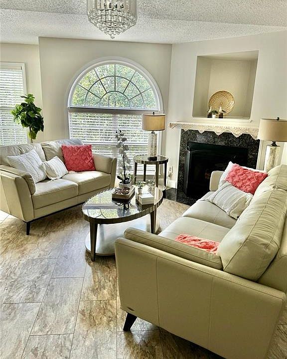 1st image of 531 Ivy Glen Dr