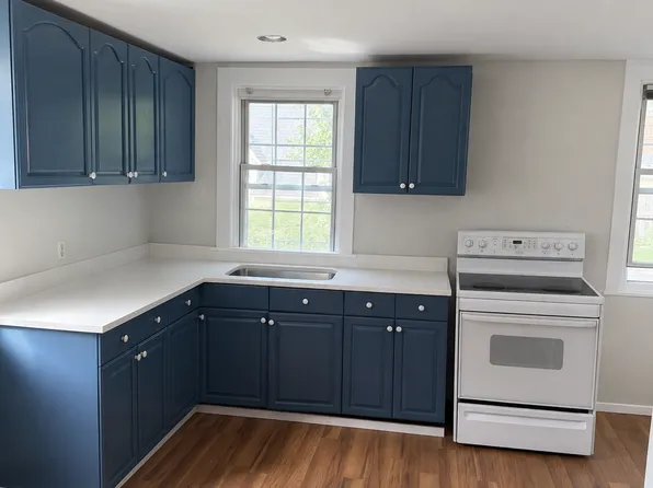 10 Center St #A, Canton, CT 06019