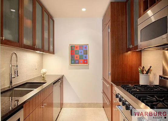 Sold by Warburg | media 7