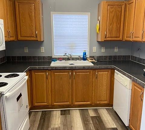 4th image of 3586 Mobile Rd