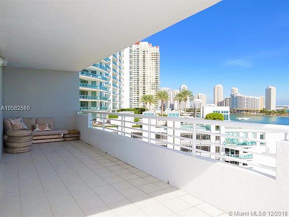 4th image of 1402 Brickell Bay Dr APT 902