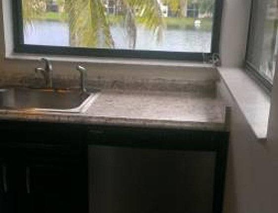 4th image of 1041 Jefferson Dr APT D
